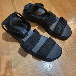 Aerosoles Women's Fiona Flat Sandals Black Rouched Elastic Fabric Size 7